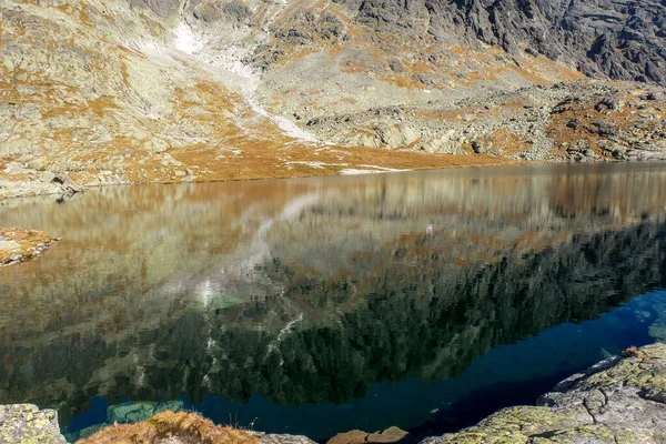 Beş Spis Gölleri Vadisi Ndeki Gölet Kayalık Zirvelerle Çevrili Yüksek — Stok fotoğraf