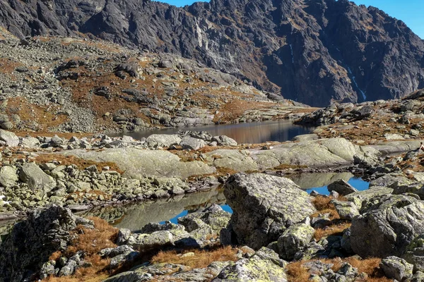 Lago Las Montañas Estanque Valle Los Cinco Lagos Spis Rodeado — Foto de Stock