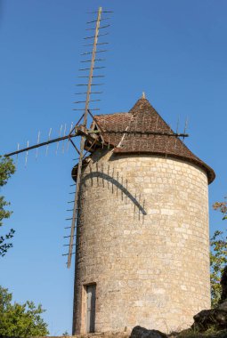 Moulin de Domme. Domme, Dordogne Vadisi 'ndeki eski yel değirmeni. Aquitaine, Fransa