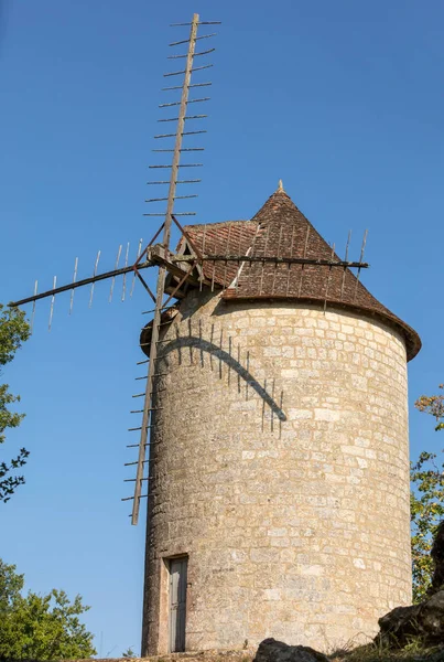 Moulin de Domme. Domme, Dordogne Vadisi 'ndeki eski yel değirmeni. Aquitaine, Fransa