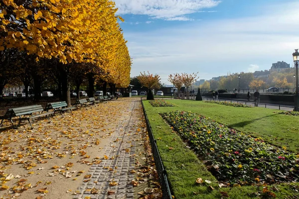 フランス 2017年11月 パリのロマンチックで美しい秋の風景 — ストック写真