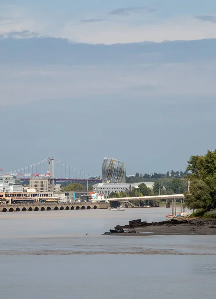 ボルドー フランス 9月9 2018 ガロンヌ川とシテ ヴァン ボルドーの堤防の眺め フランス — ストック写真