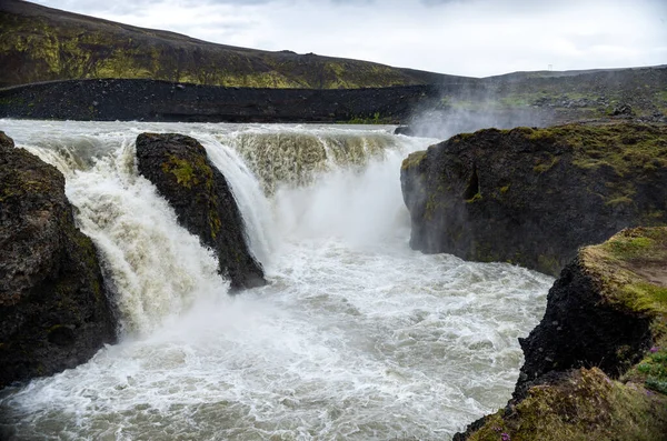 Hafragilsfoss是冰岛最大的瀑布离它的哥哥Dettifoss不远它座落在Jokulsargljufur国家公园 冰岛东北部的Jokulsa Fjollum河畔 — 图库照片