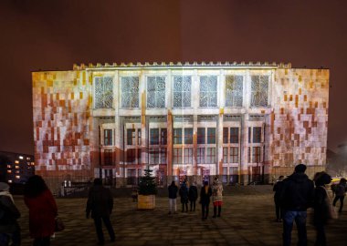 Cracow, Polonya - 3 Şubat 2018: Stanislaw Wyspianski 'nin resminden esinlenen Ulusal Müze cephesinin haritası. Krakow, Polonya