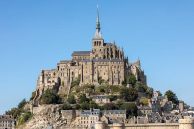  Mont-Saint-Michel, ünlü manastırı olan ada, Normandiya, Fransa