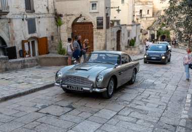 Matera, İtalya - 17 Eylül 2019: Aston Martin DB5, Matera, İtalya 'da 
