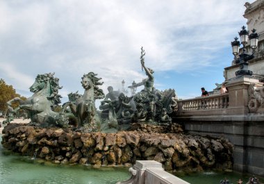 Bordeaux, Fransa - 9 Eylül 2018: Esplanade des Quinconces, Bordeaux 'daki Girondins Anıtı. Fransa