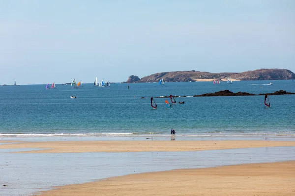 Malo Francie Září 2018 Surfaři Surfují Pláži Saint Malo Brittany — Stock fotografie