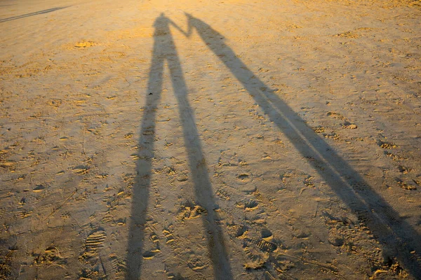 Long Shadows Walking Couple Lovely Beach Saint Malo Brittany France — Stock Photo, Image