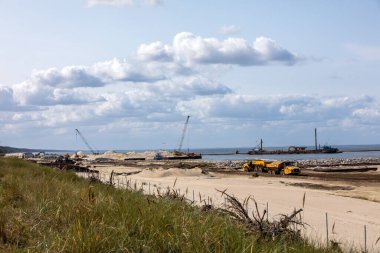 Vistula Spit, Polonya - 11 Eylül 2010: Polonya 'da resmi adı Nowy Swiat kanalı olan Vistula Spit kanalının yapımı