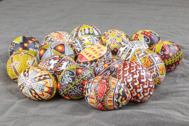 Koleksiyondan boyalı yumurta 