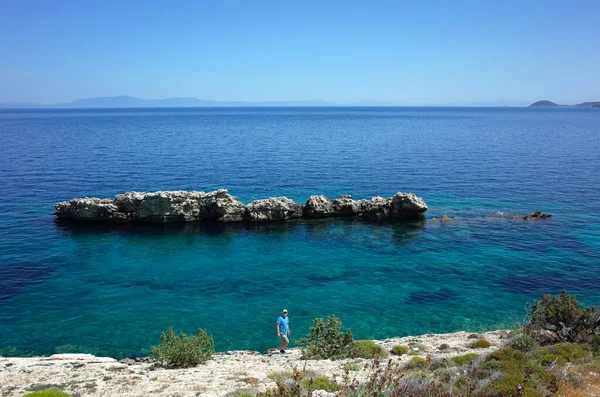 Yunanistan Samos Adasındaki Kokkari Balıkçı Köyü Yakınlarında Ege Kıyısında Yürüyen — Stok fotoğraf