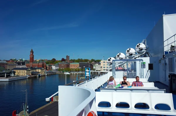 Helsingborg Suecia Mayo 2018 Pasajeros Disfrutando Del Sol Muelle Superior —  Fotos de Stock