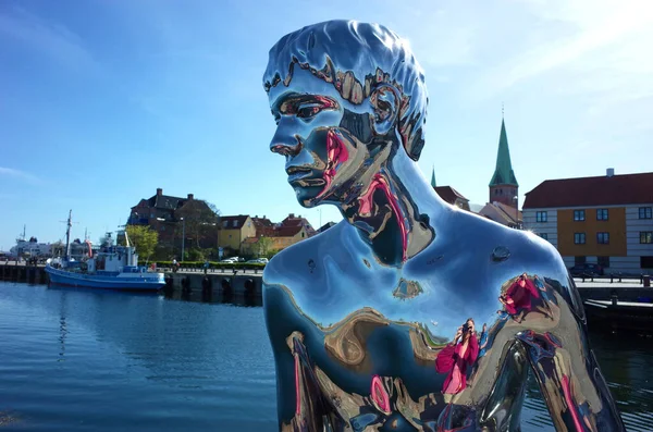 Helsingor Dinamarca May 2018 Detalle Escultura Han Joven Desnudo Sentado —  Fotos de Stock