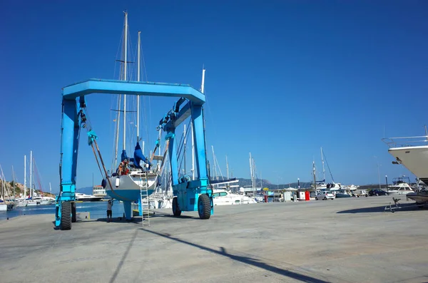 Pythagorion Samos Island Greece May 2018 Man Fixing Bottom Big — 图库照片