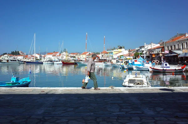 Pythagorion Isla Samos Grecia Mayo 2018 Hombre Caminando Paseo Marítimo — Foto de Stock