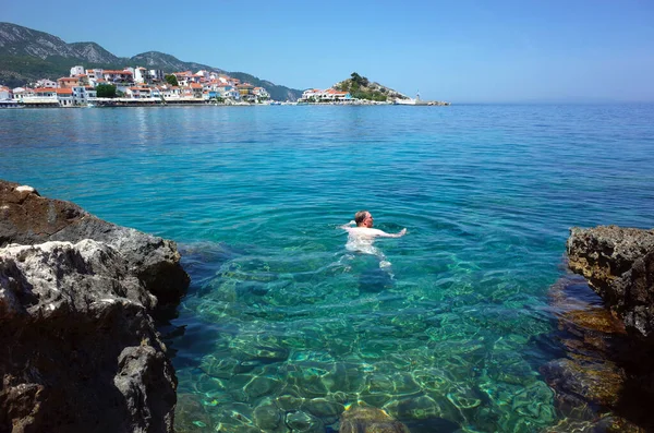 Kokkari Samos Adası Yunanistan Mayıs 2018 Nsanoğlu Arka Plandaki Kokkari — Stok fotoğraf