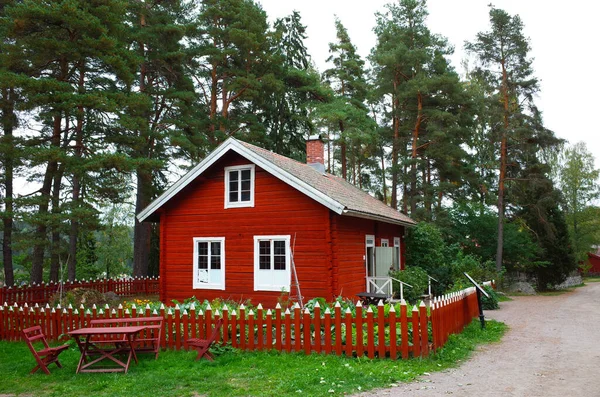 Vasteras Suécia Setembro 2018 Edifício Tradicional Madeira Vermelha Escola Village — Fotografia de Stock
