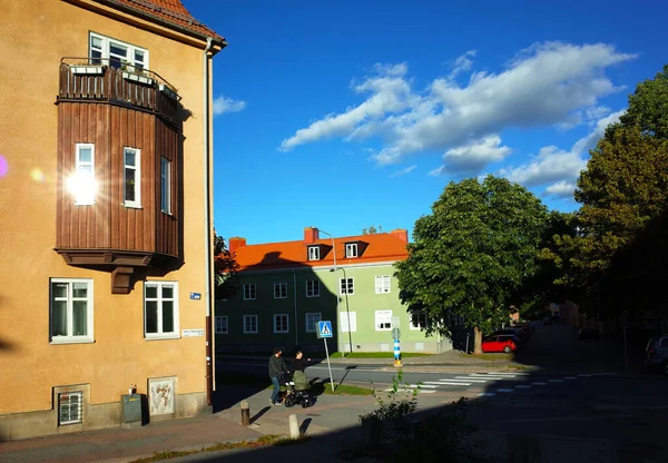 Vasteras Schweden September 2018 Gelbes Gebäude Mit Altem Holzbalkon Der — Stockfoto