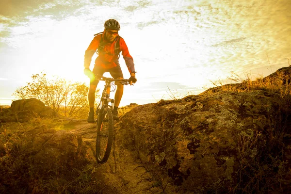 Cyclist Red Riding Bike Autumn Rocky Trail Sunset Extreme Sport — Stock Photo, Image