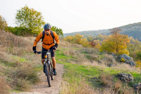 Cyclist Orange Riding Mountain Bike Autumn Rocky Enduro Trail Extreme — Stock Photo, Image