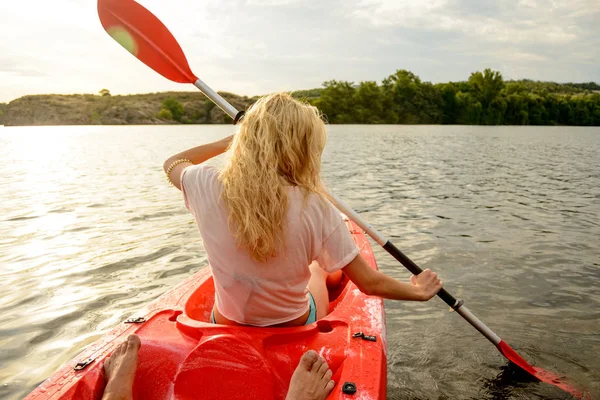 Young Woman Paddling Kayak Beautiful River Lake Sunset Back View — Stock Photo, Image