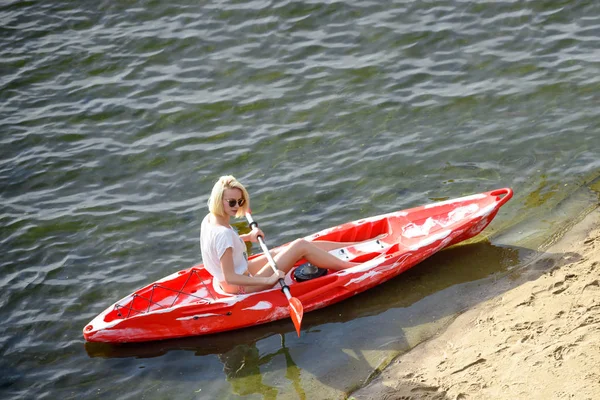 Young Happy Woman Paddling Kayak Beautiful River Lake Sunset — Stock Photo, Image