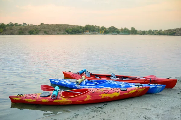 Three Traveling Kayaks Sand Beach Beautiful River Lake Evening Travel — Stock Photo, Image