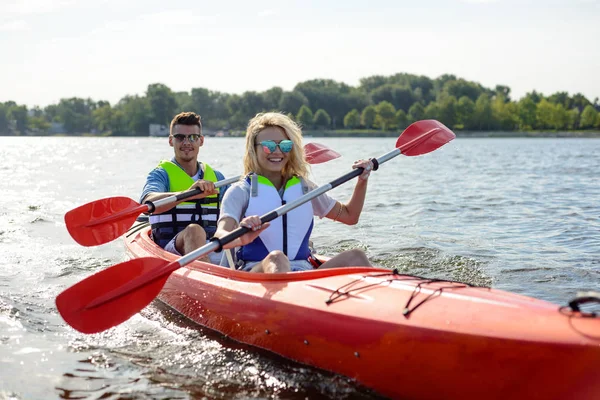 Young Happy Couple Paddling Kayak Beautiful River Lake — Stock Photo, Image