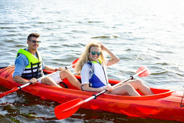 Young Happy Couple Paddling Kayak Beautiful River Lake — Stock Photo, Image