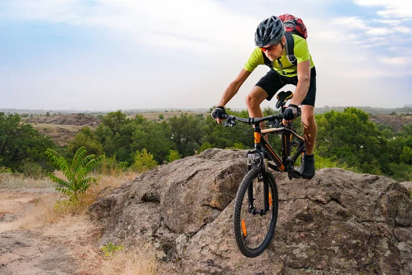 사이클 일몰가 가신에 자전거를 스포츠와 Enduro 자전거 — 스톡 사진