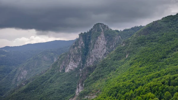 Beautiful Mountains of River Tara Canyon. Durmitor National Park in Montenegro, Balkans, Europe — Stock Photo, Image