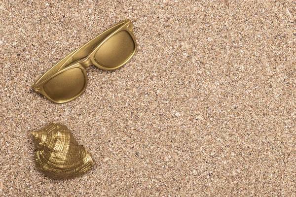 Golden Sea Shell Golden Sunglasses Concept Luxury Leisure Copyspace — Stock Photo, Image