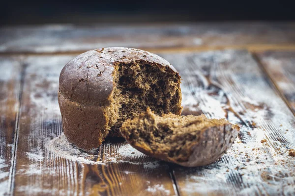 Pão Recém Assado Mesa Cozinha Cinza Escuro Estilo Rústico — Fotografia de Stock