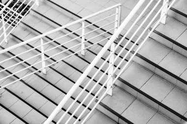 Siyah ve beyaz merdivenlerde abstract, adımları yatay soyut
