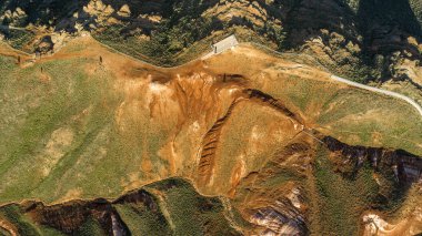 Alışılmadık bir manzara. Astrakhan bölgesinde Büyük Bogdo Dağı, Rusya. Budizm için kutsal bir yer..