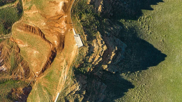 Ungewöhnliche Landschaft. Berg Big Bogdo in der Region Astrachan, Russland. heiliger Ort für die Ausübung des Buddhismus. — Stockfoto