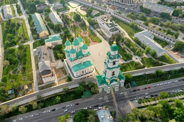 Widok z lotu ptaka Kremla Astrakhan, historyczne i architektoniczne kompleksu. Rosja, Astrachań — Zdjęcie stockowe