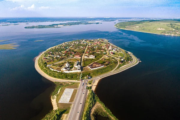 Letecký pohled na městský ostrov Svijazhsk. Světové dědictví UNESCO v Rusku — Stock fotografie