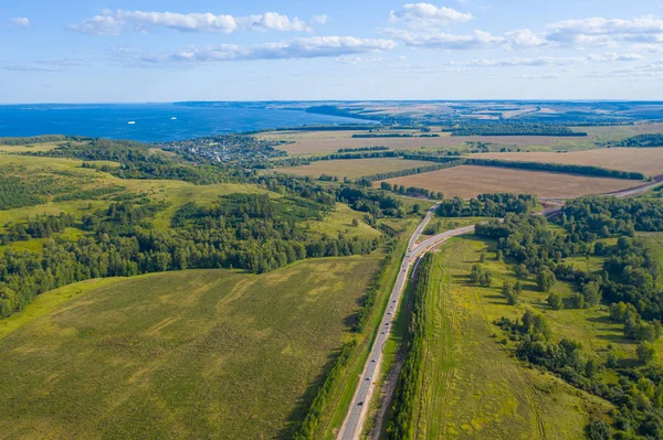 Volga ve Kama nehirlerinin kesişimindeki manzara — Stok fotoğraf