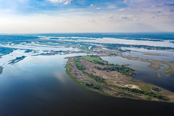 Kilátás a Volga folyó völgyére Természeti táj. Kilátás felülről. — Stock Fotó