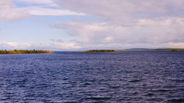 Sonbahar Ormanı Gölü Panorama Manzarası Arkaplanı
