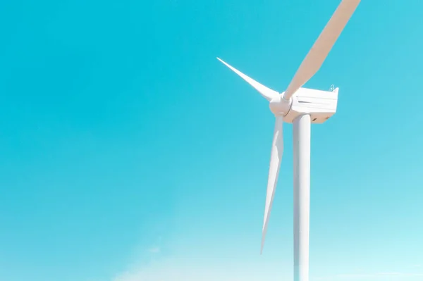 Wind Generator Turbine in Bright Sun Light on the Clear Blue Sky Background. — Stock Photo, Image
