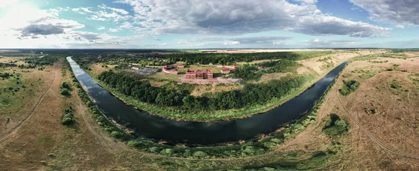 Panorama aereo della tenuta settecentesca del proprietario terriero Principe Kurakin nel villaggio di Kurakino, regione di Penza, Russia — Foto Stock