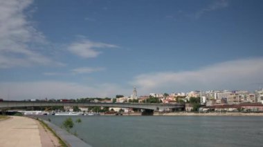 Bulutlar üzerinde nehir Sava 