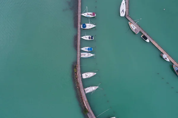 Barche Vela Bianche Nel Lago Balaton Drone Vista Dall Alto — Foto Stock