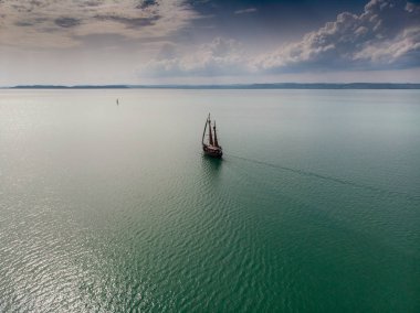 Balaton Gölü durağındayım piratel gemisiyle