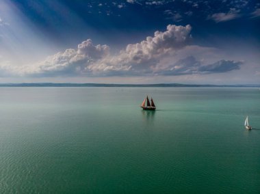 Balaton Gölü durağındayım piratel gemisiyle