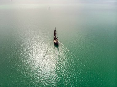 Balaton Gölü durağındayım piratel gemisiyle