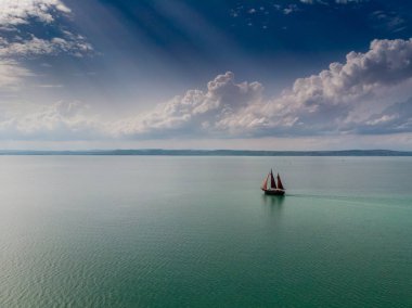 Balaton Gölü durağındayım piratel gemisiyle